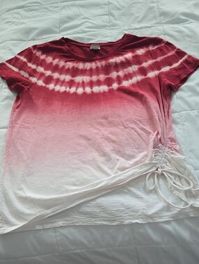 Chico's Red to White Tie-Dye Short Sleeve Tee with Side Ruched Drawstring
